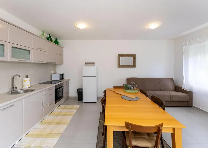 3 Bedroom Amazing In Holiday home *