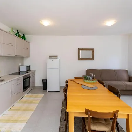 3 Bedroom Amazing In Ferienhaus *