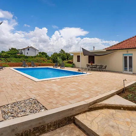 3 Bedroom Amazing In Ferienhaus