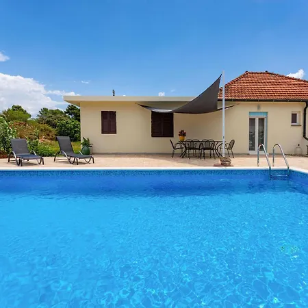 3 Bedroom Amazing In Sukošan