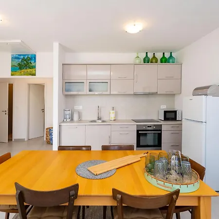 3 Bedroom Amazing In Sukošan