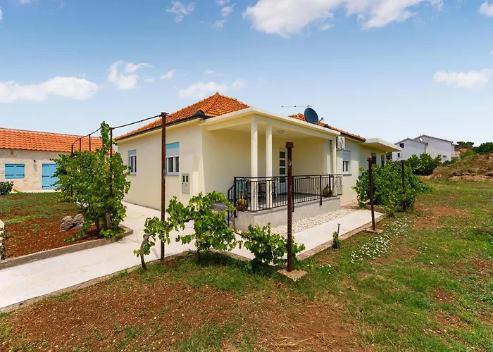 3 Bedroom Amazing In Vikendica Sukosan
